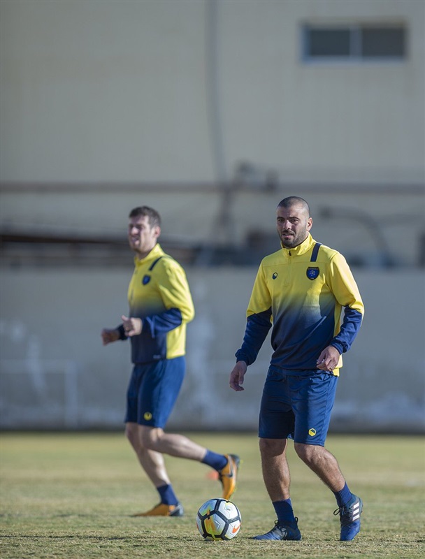 شاهد.."الحضري" و"متعب" يستعدان لمواجهة الرائد السعودي