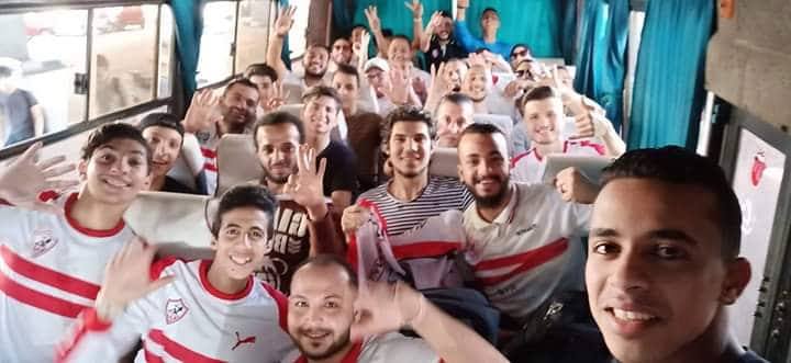 شاهد| جماهير الزمالك تحتشد في الطريق إلى برج العرب