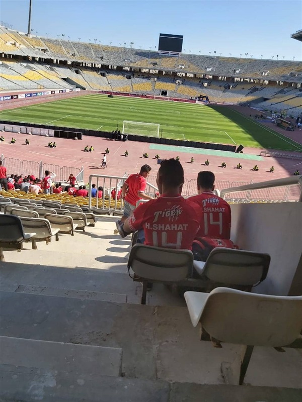 صور| جماهير الأهلي تتوافد على "برج العرب" قبل ساعات من موقعة الزمالك