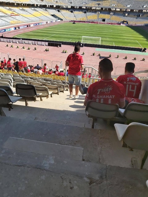 صور| جماهير الأهلي تتوافد على "برج العرب" قبل ساعات من موقعة الزمالك