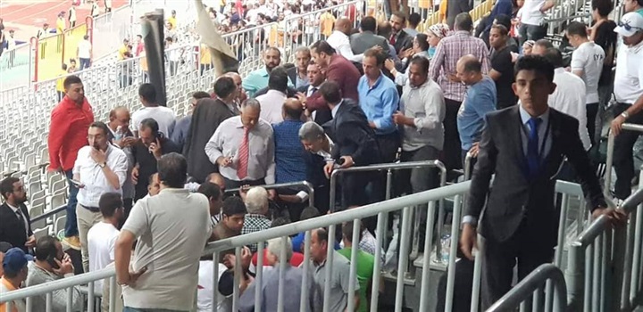 شاهد|« خناقة» بين مرتضي منصور ومجلس الاهلي