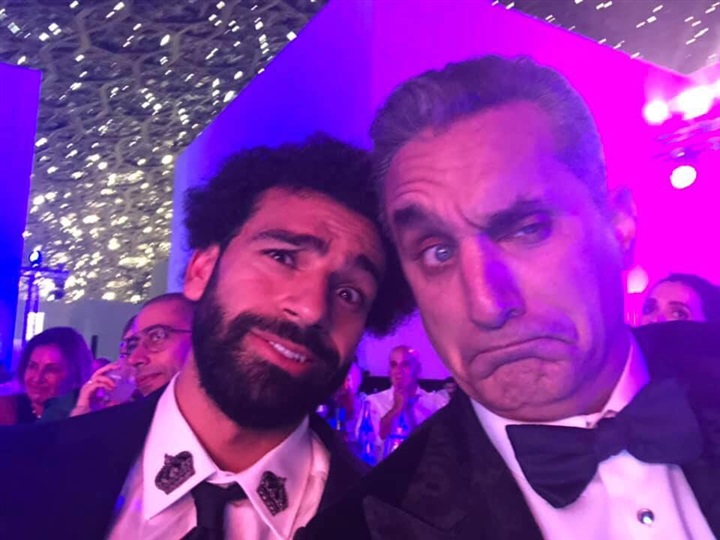 تعليقات مثيرة على صور باسم يوسف مع محمد صلاح