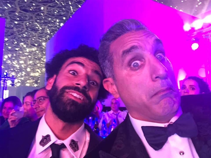 تعليقات مثيرة على صور باسم يوسف مع محمد صلاح