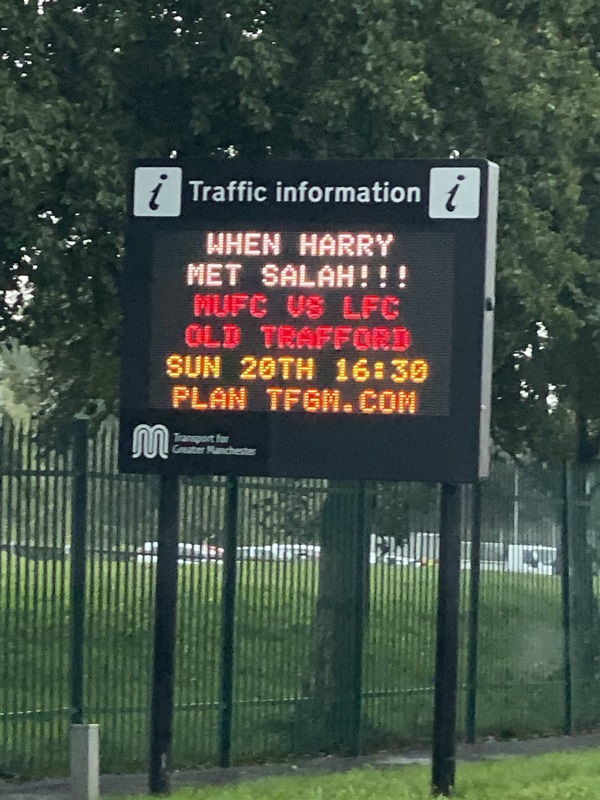 أسطورة اليونايتد يحفز مدافع الشياطين لإيقاف محمد صلاح 