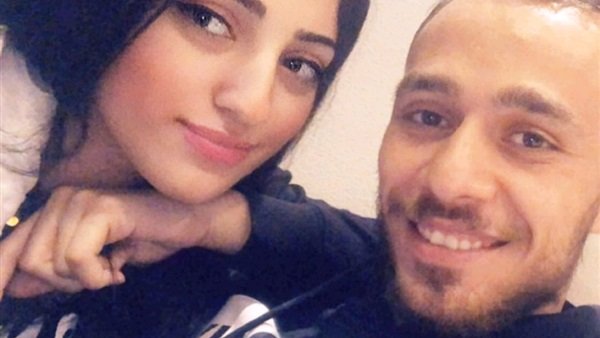 شاهد.. لحظات الود والغرام بين محمد عنتر وزوجتة حسناء الزمالك قبل الإعارة