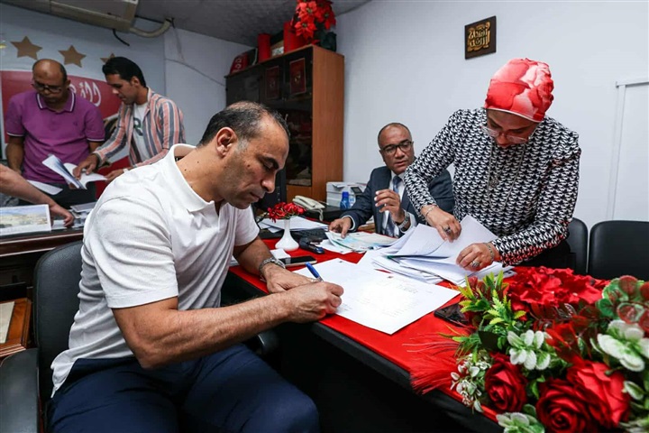 بالصور.. قائمة الخطيب تتقدم بأوراق الترشح في انتخابات الأهلي