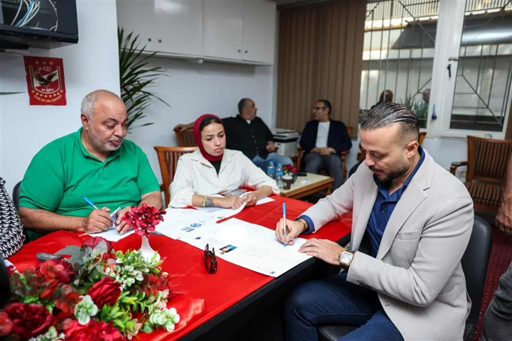 بالصور.. قائمة الخطيب تتقدم بأوراق الترشح في انتخابات الأهلي
