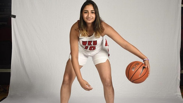 ميرال اشرف لاعبة