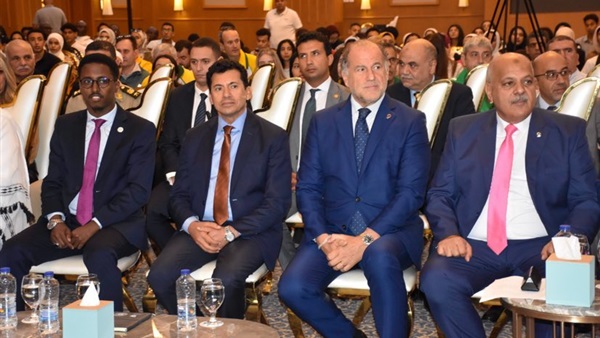 وزير الشباب والرياضة