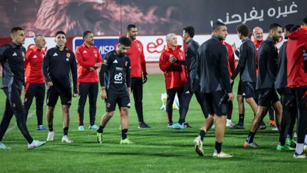 كولر يحاضر لاعبي الاهلي 