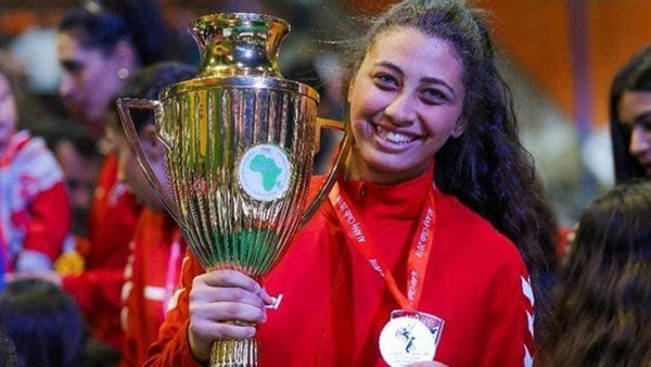 دانا شوقي لاعبة طائرة