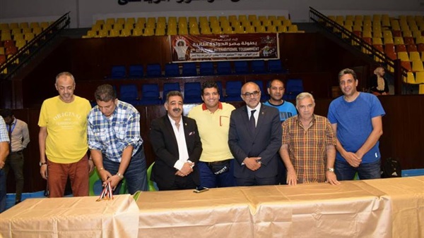 الزهور يتوج ببطولة