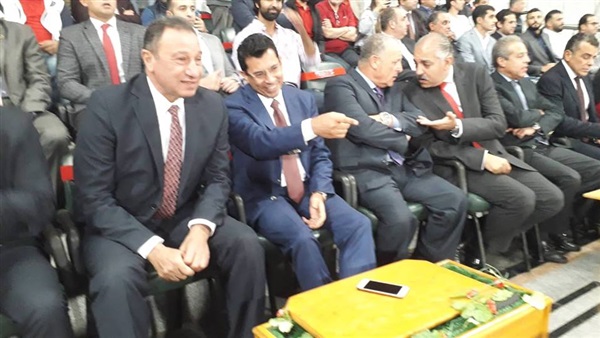 وزير الرياضة خلال