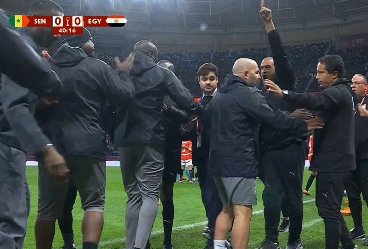 عاجل| خناقة بين مدرب